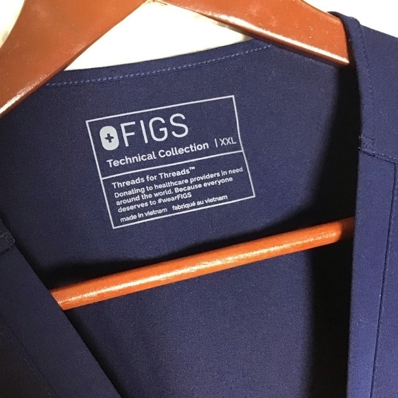 Figs Catarina One Pocket Scrub Top in Navy Size XXL. - Picture 7 of 8